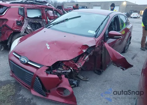 2014 Ford Focus Se z USA, uszkodzony, nr VIN 1FADP3F20EL449486